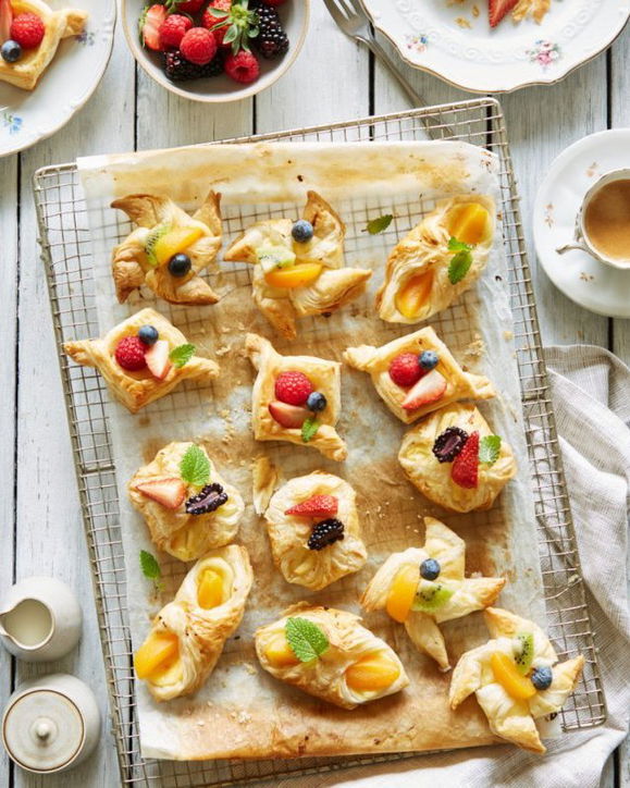bladerdeeg pakketjes met vers fruit