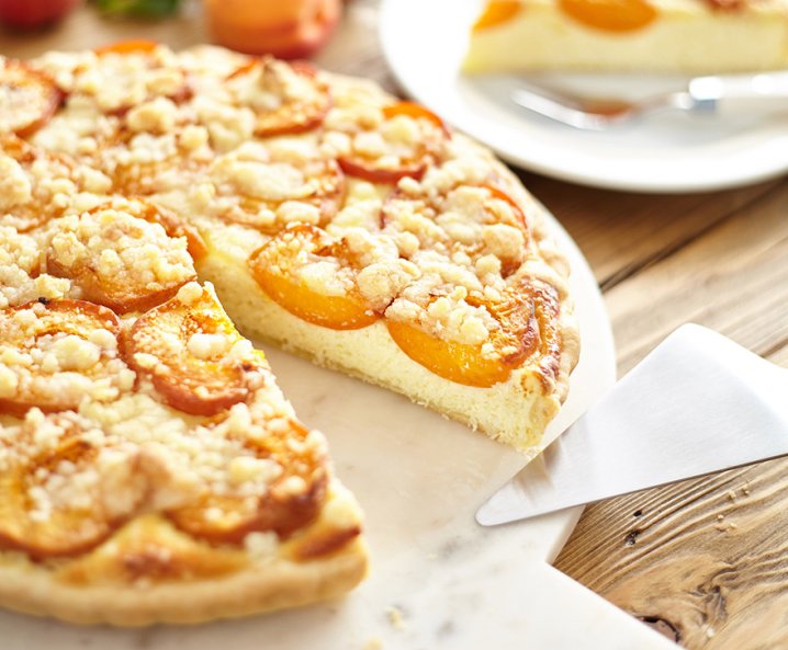 Sárgabaracktorta kókusszal és morzsával