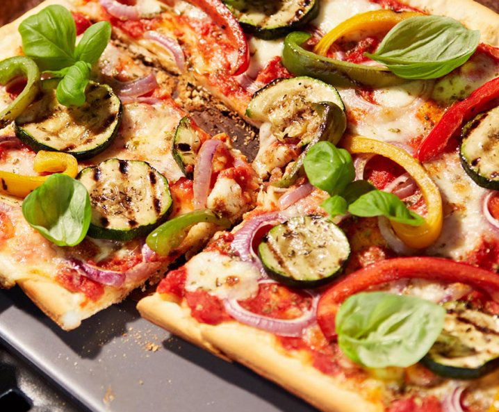 Pizza grillezett zöldségekkel