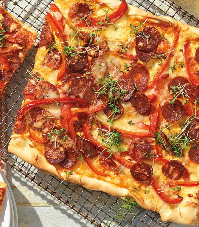 Flammkuchen met chorizo en paprika