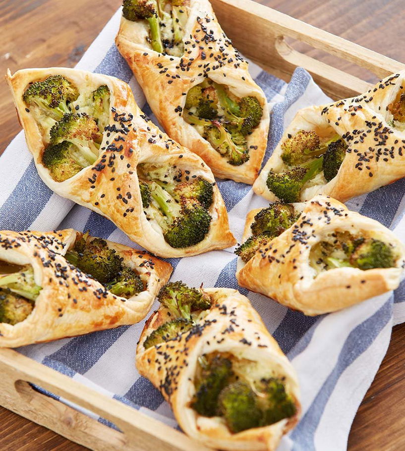 Bladerdeeg-broccolipakketjes