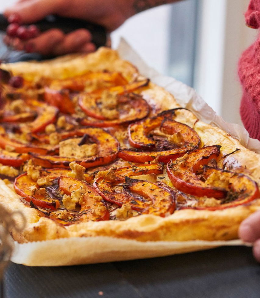 Recept: Vegan plaattaart met pompoen en tofu - Met bakvideo - Tante Fanny