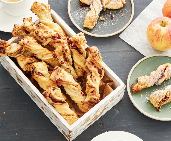 vegetarische snack: bladerdeegstengels met appel en havervlokken- Tante Fanny