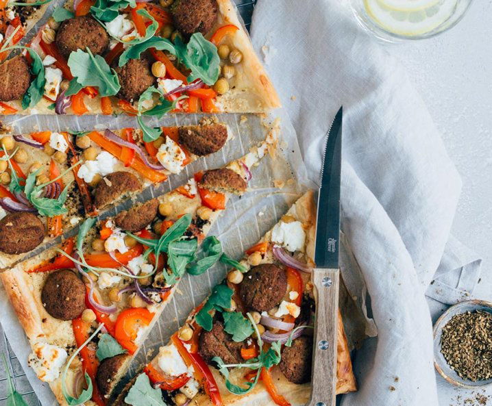 plaattaart met falafel
