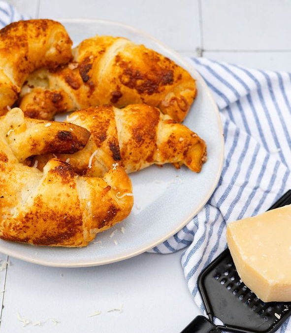 Recept: Parmezaanse kaas knoflook croissants