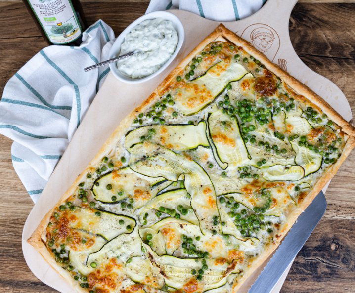 lente plaattaart met courgette en doperwten