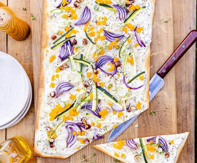 Flammkuchen met herfstgroenten recept foto