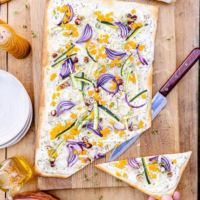 Flammkuchen met herfstgroenten recept foto